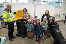 Bild St. Clemens KiTa-Kinder besuchen den Recyclinghof